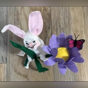 NWT- MINT 2015 Annalee 6 Inch Bunny Holding Daisy With A Butterfly #200915 RARE